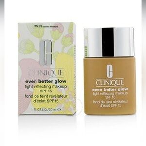 NIB - Clinique Even Better Glow Light Reflecting Makeup in WN 76 Toasted Wheat
